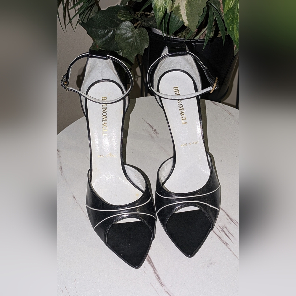*Rare* Bruno Magli Black Women's Heels - Picture 4 of 12